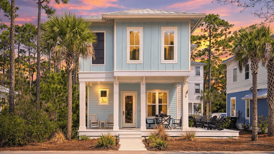 Exterior & Views