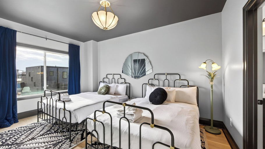 Interior 5, The Great Gatsby by Avantstay Hot Tub + Private Rooftop + Speakeasy Lounge + Firepit, Davidson