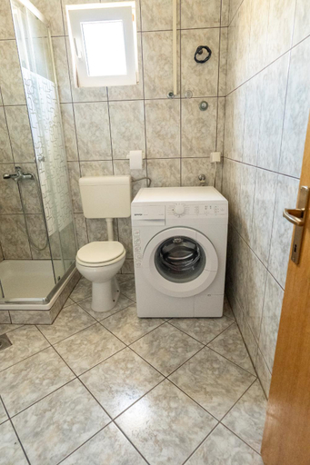 Bathroom 3, Starman Apartments, Pag