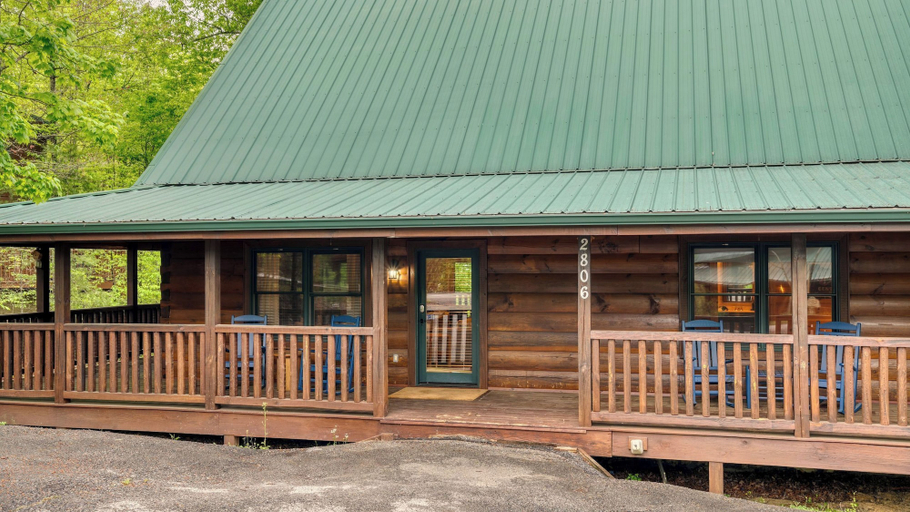 Exterior & Views 2, Yesteryear by Avantstay Hot Tub, 360 Deck Views and Game Room Easy Access, Sevier