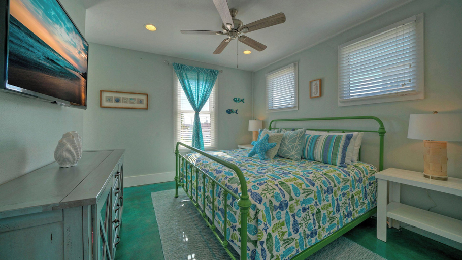 Bedroom 3, Huge Priv Rooftop w/ Ocean Glimpse View, Pool Seaside Lookout by Avantstay, Nueces