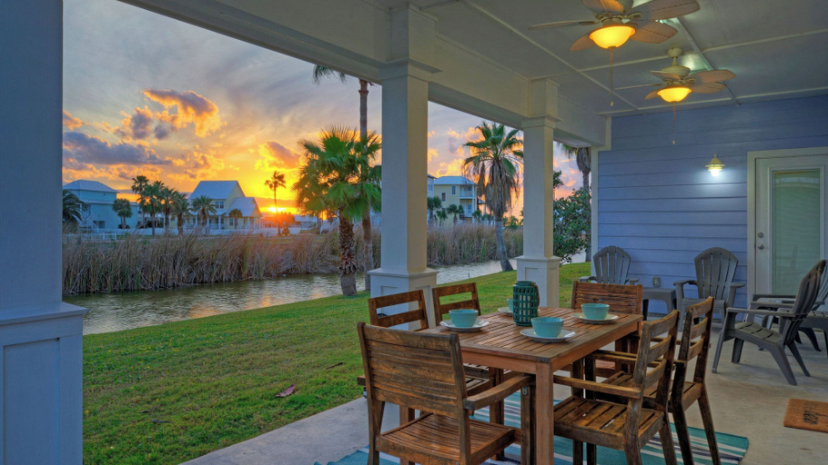 Interior 3, Mustang Royale by Avantstay Port A Beachside Oasis Pond Views + Pool + Boardwalk Access, Nueces