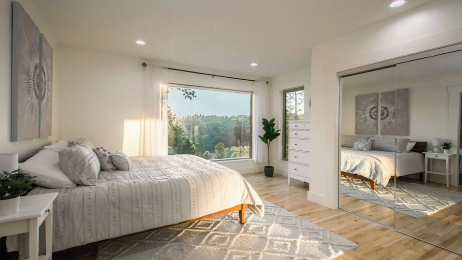 Bedroom 5, Hot Tub, Fire Pit, Mountain Views, 10min to AVL Modern Escape by Avanstay, Buncombe