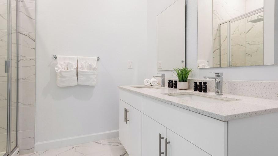 Bathroom 3, Parkside Serenity by Avantstay Private Pool!, Polk