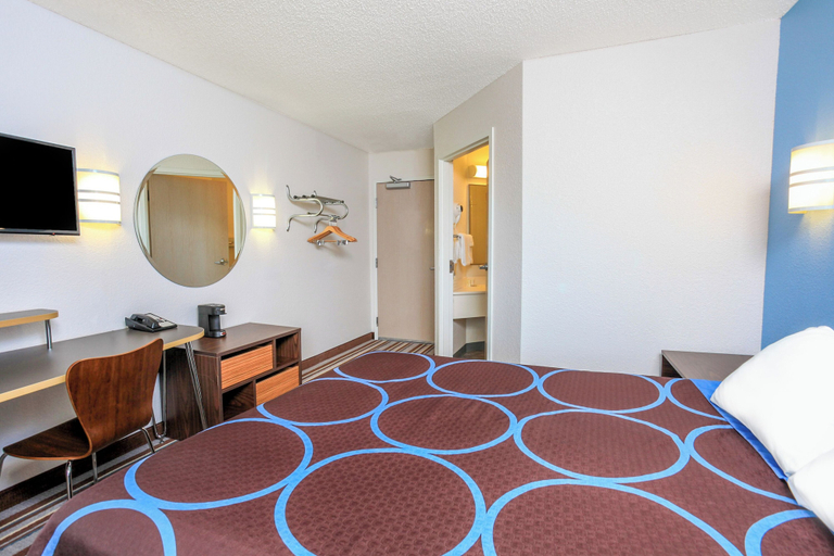 Bedroom 3, Super 8 by Wyndham Sault Ste. Marie, Chippewa