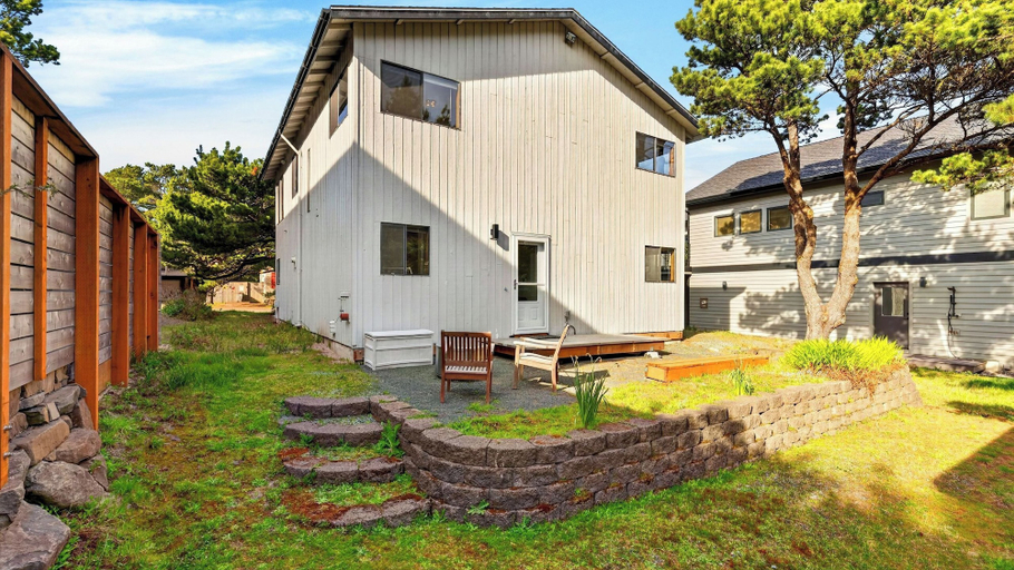 Interior 2, Magic Tree House by Avantstay Fire Pit + Deck + Movie Room Walk to the Beach, Tillamook