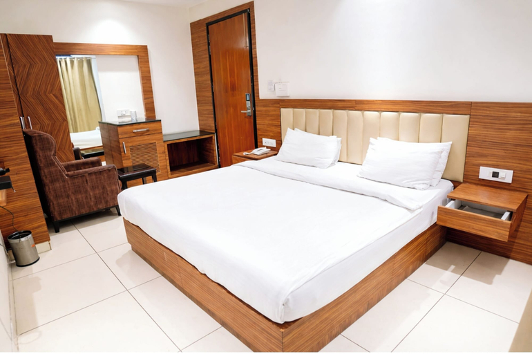 Room 4, Hotel Riverside Resort Near Kainchi Dham, Nainital