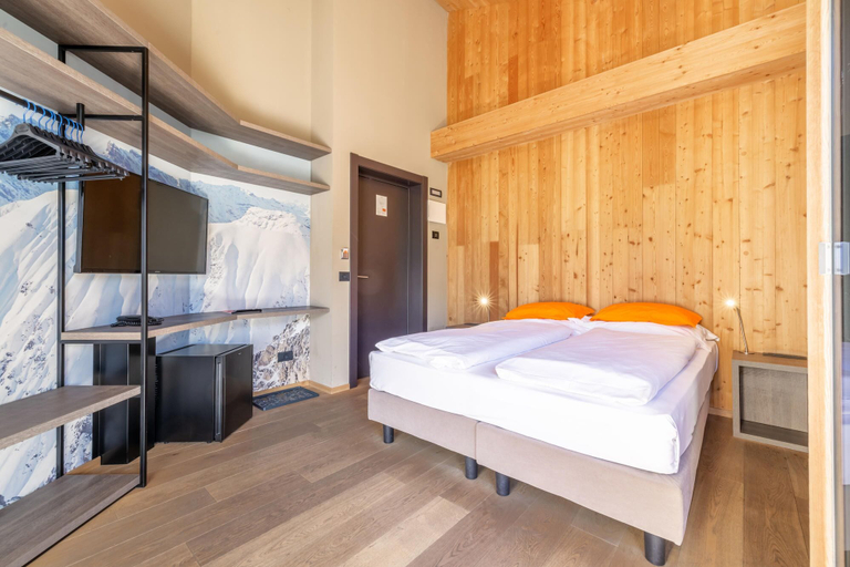 Bedroom 3, Montivas Lodge, Sondrio