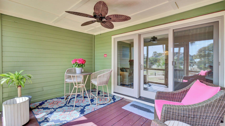 Interior 4, 5B Mariners Walk by Avantstay Shared Pool Minutes to Waterfront Dining + Shops, Charleston