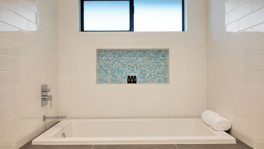 Bathroom 4, Quinta Green by Avantstay Modern Home w/ Pool, Spa & Golf Course!, Riverside
