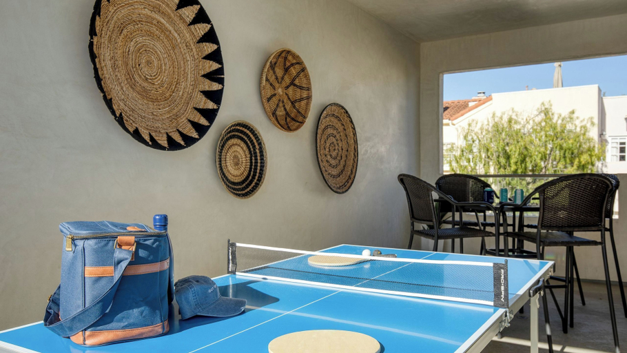 Sport & Beauty, Sea Crown by Avantstay 5mins From the Beach w/ Multiple Terraces! Permit#slp13639, Orange