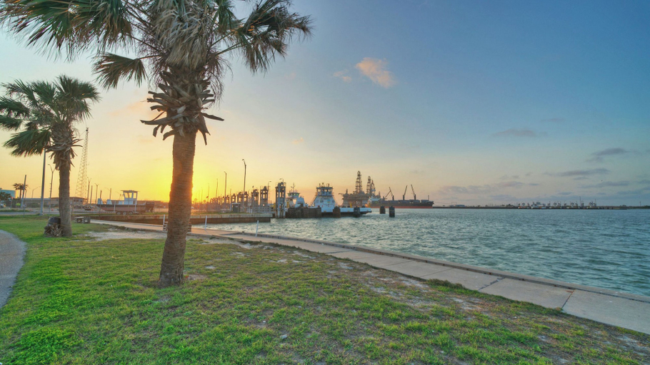 Interior 4, Sleeps 20 2 Homes, Beach Boardwalk Access, Private Pools, Stunning Views, Nueces