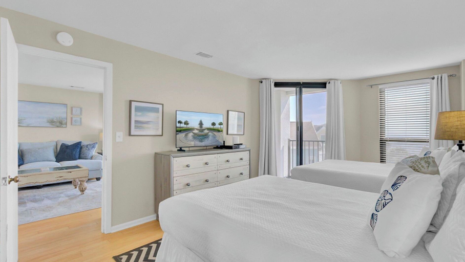 Interior 2, 411 Summerhouse by Avantstay Ocean-view Condo + Pool Access + Golf + Trails in Wild Dunes, Charleston