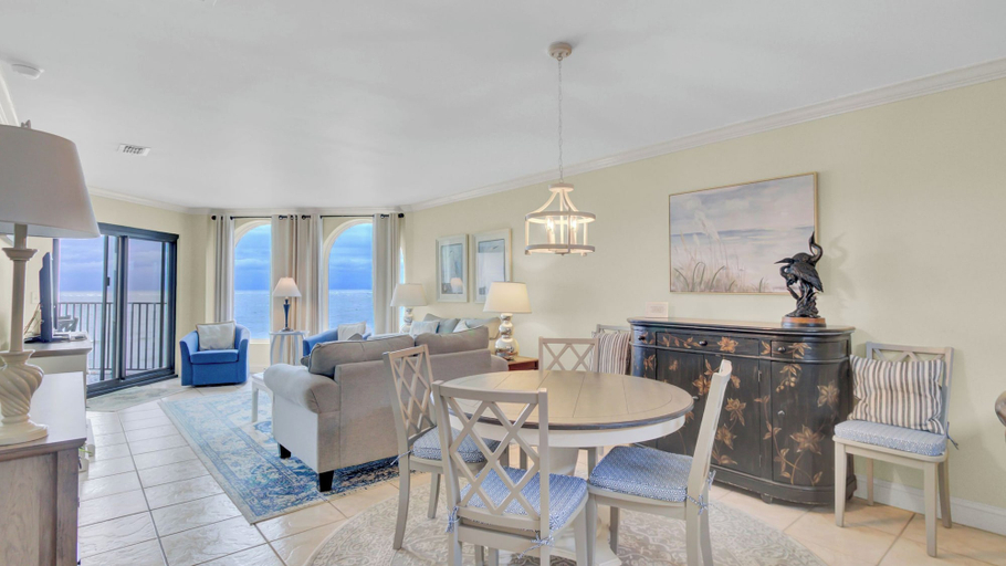 Interior 3, 313 Seascape by Avantstay Walk to Beach + Pool Access Beachfront Condo + Oceanview, Charleston