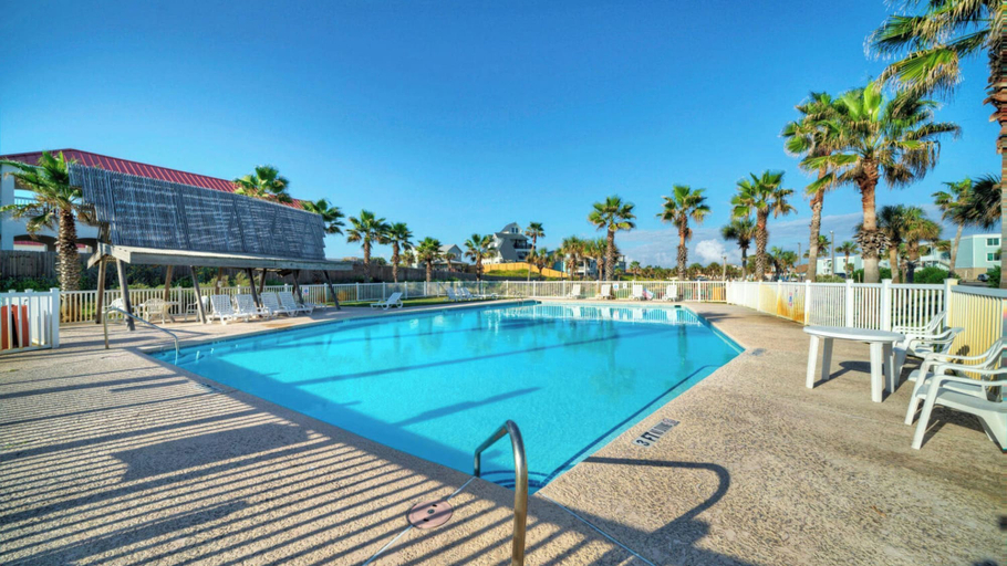 Sport & Beauty, Beachfront Complex w/ 2 Pools, Tennis Gulf Views Rise N Beach by Avantstay, Nueces