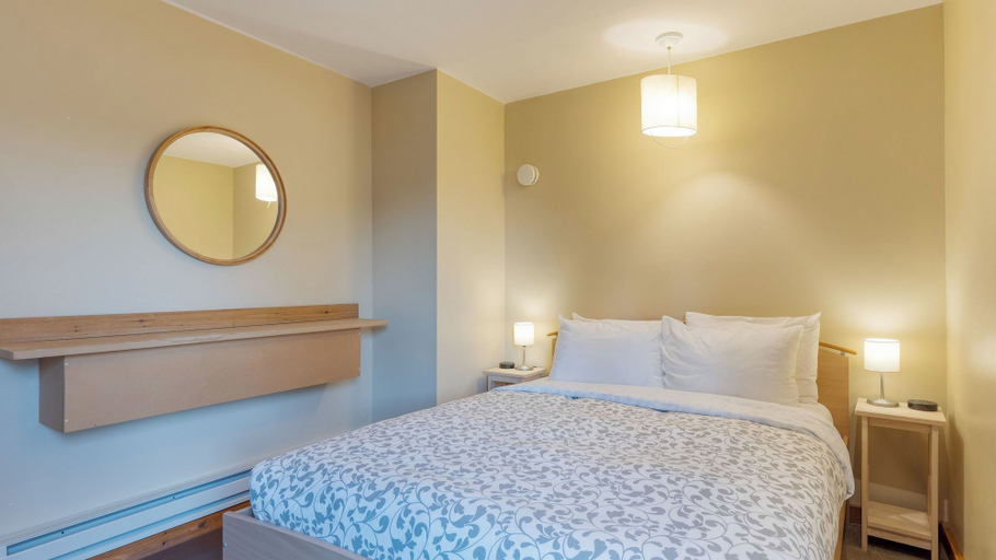 Bedroom 3, Deck Views, Fire Pit, Pool, 3 Mins to Beach Madrona Tree Retreat by Avantstay, Island