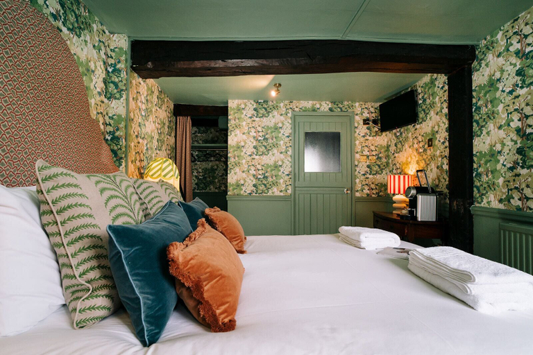 Bedroom 2, The Chagford Inn, Devon