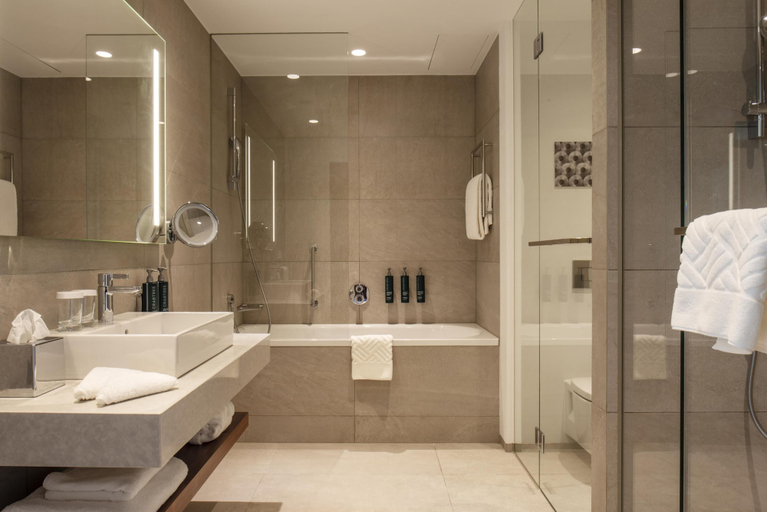 Bathroom 5, DoubleTree by Hilton Hotel Wroclaw, Środa Śląska