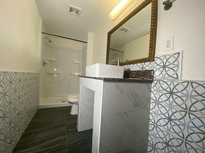 Bathroom 3, LONG BEACH MOTEL, Los Angeles