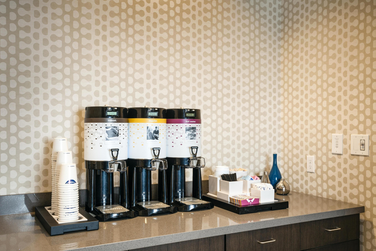 Food & Drinks 5, Hampton Inn & Suites by Hilton Seattle/Northgate, Seattle