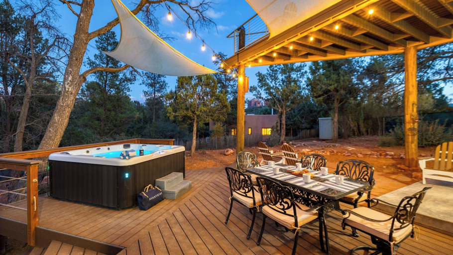 Food & Drinks, Pool Table + Hot Tub + Scenic Views Cathedral View by Avantstay, Yavapai