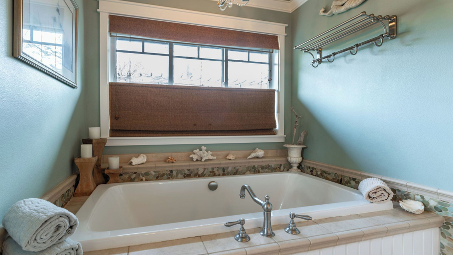 Bathroom 4, Truly a Treasure by Avantstay Walk to Beach, Patio, Tillamook