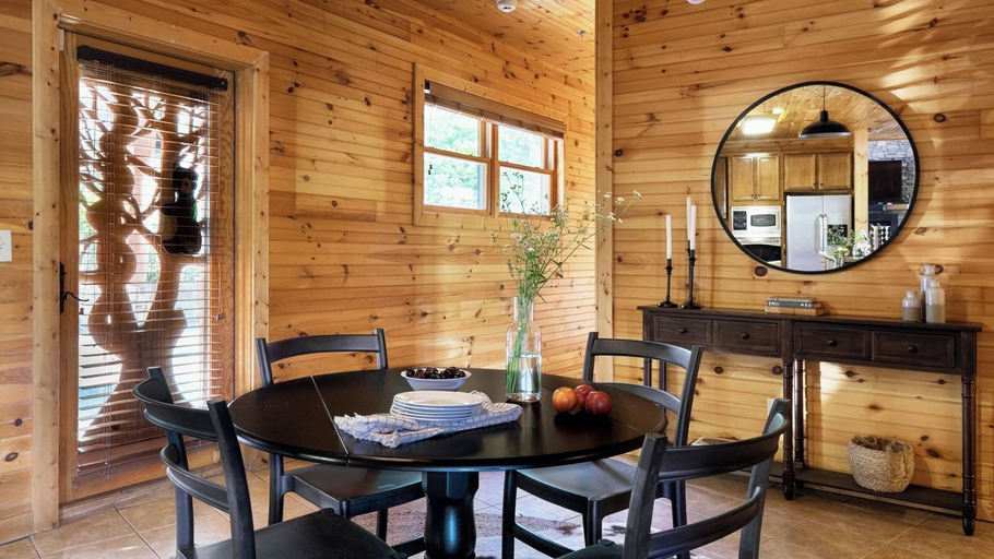 Others 5, Hickory Ridge by Avantstay Sleeps 20! Incredible Private Elevated Cabin, Sevier