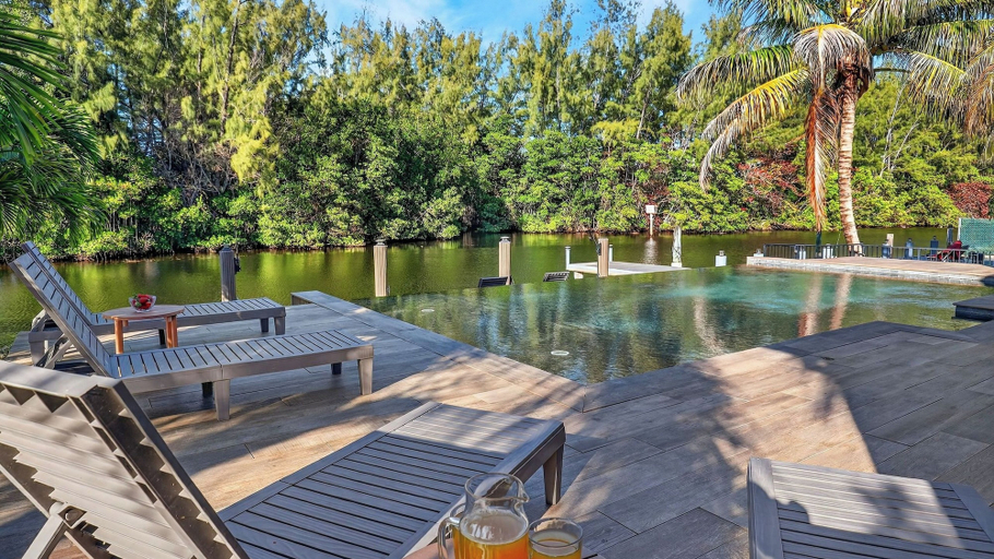 Interior 4, Riverside Veranda by AvantStay | Waterfront Stay + Infinity Pool + Private Dock + Easy Beach Access, Broward