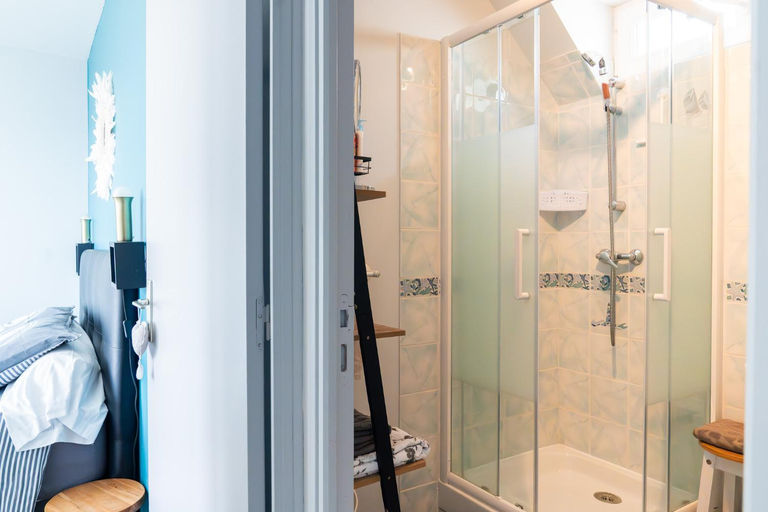 Bathroom 3, La Rose des Mers, Finistère
