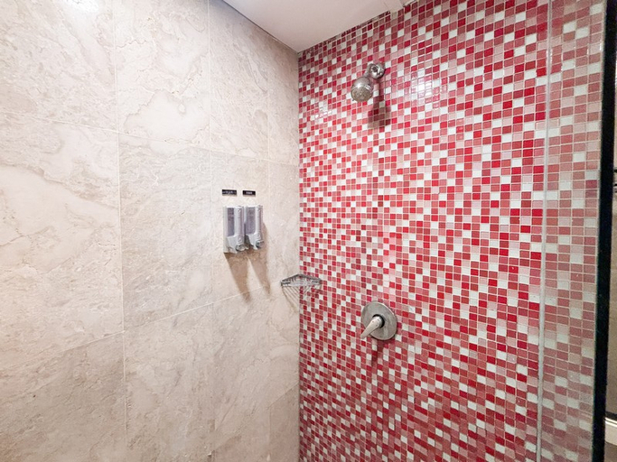 Bathroom 5, RedDoorz @ First Homestay Bypass Kuta, Badung
