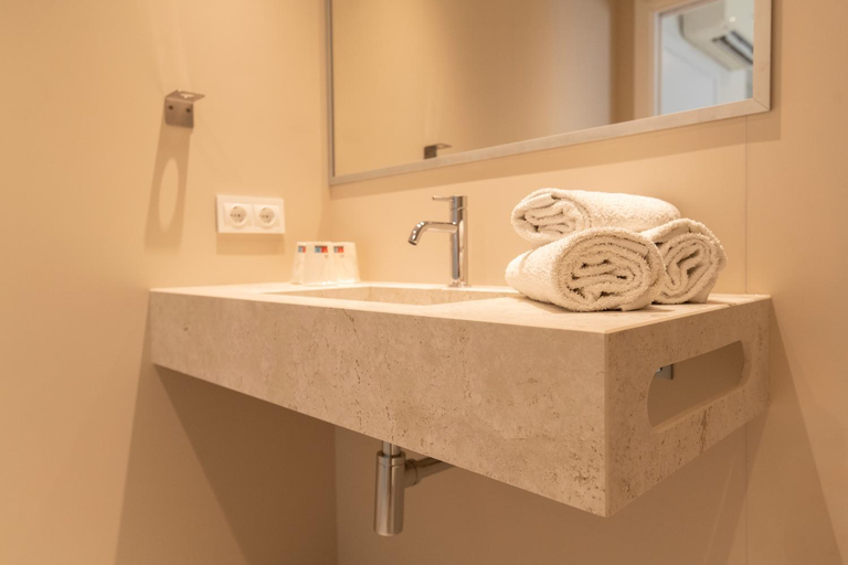 Bathroom 2, Hotel Roca Plana, Tarragona