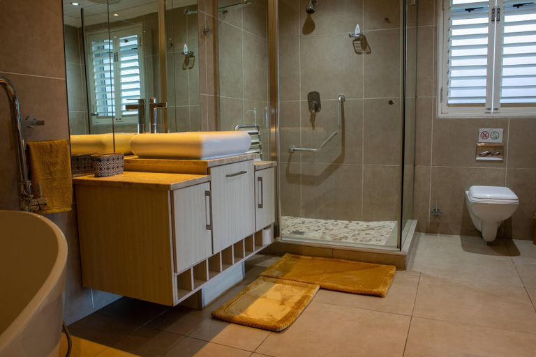 Bathroom 3, The Al Marjan Schoenmakerskop, Nelson Mandela Bay
