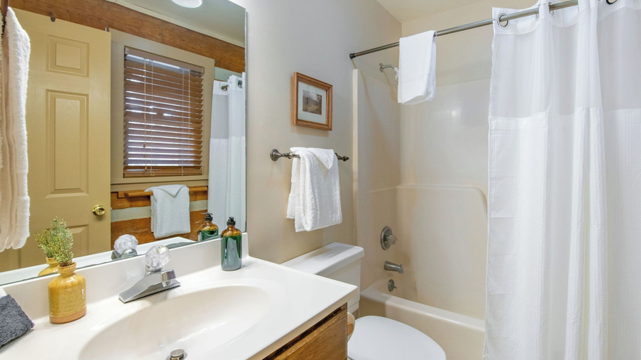 Bathroom 4, Twilight Ridge by Avantstay Mountain Mansion, 20min to Pigeon Forge, Sevier