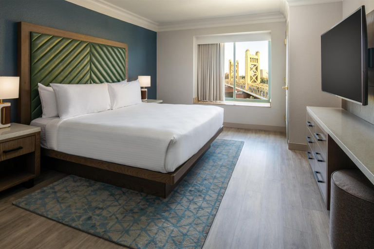 Bedroom 4, Embassy Suites by Hilton Sacramento Riverfront Promenade, Sacramento