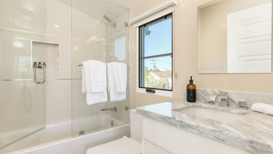 Bathroom 4, Sea Crown by Avantstay 5mins From the Beach w/ Multiple Terraces! Permit#slp13639, Orange