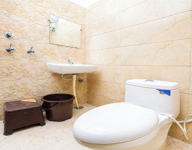Bathroom, Hotel Revoli Amritsar Near Golden Temple, Amritsar