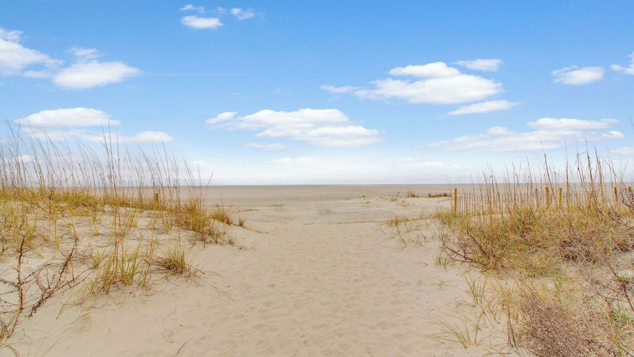 Others 4, 202 D Port O Call by Avantstay Beach Condo, Charleston