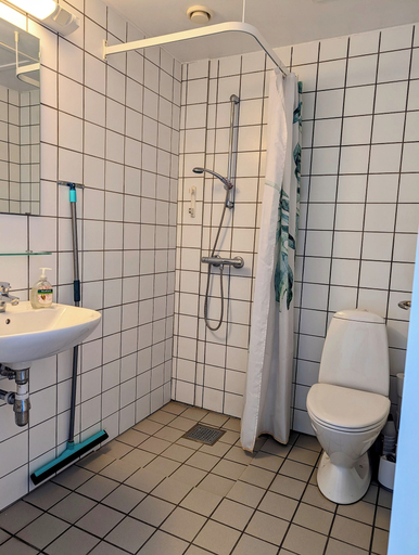Bathroom 4, Nexø Hostel, Bornholm