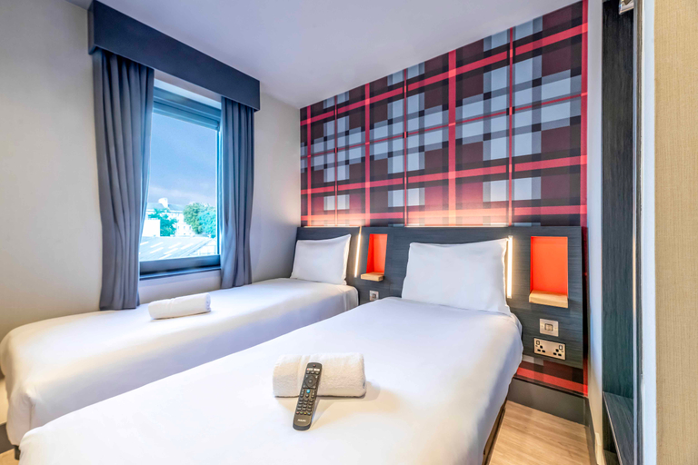 Bedroom 3, easyHotel Dublin City Centre, Dublin