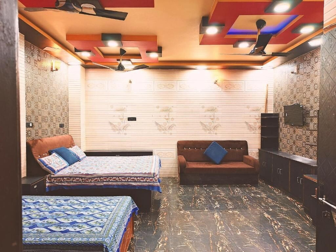 Room 3, Atharv Paying Guest House, Varanasi