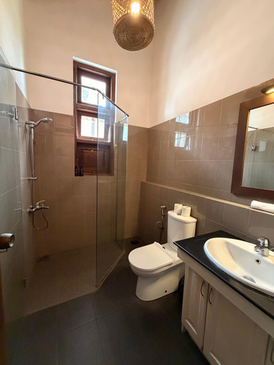 Bathroom 5, Aayu Lagoon, Negombo
