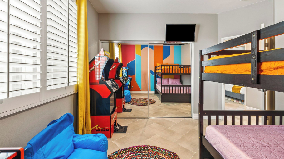 Bedroom 3, Kaleidoscope by Avantstay Colorful Escape + Pool, Riverside