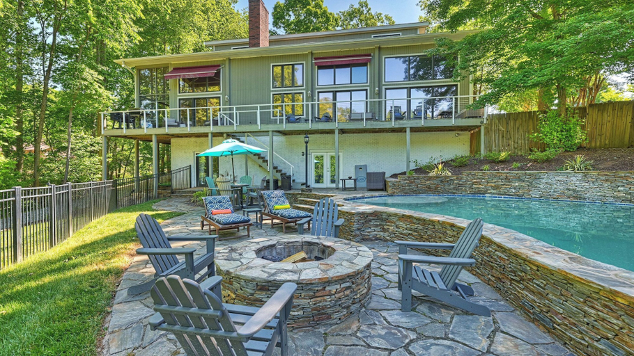 Exterior & Views 2, Sun Up, Sun Down by Avantstay Pool w/ Waterfall, Iredell