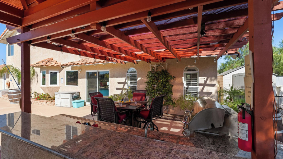 Exterior & Views, Chardonnay Charm by Avantstay Luxe Group Retreat w/ Pool Mins to Wineries, Riverside
