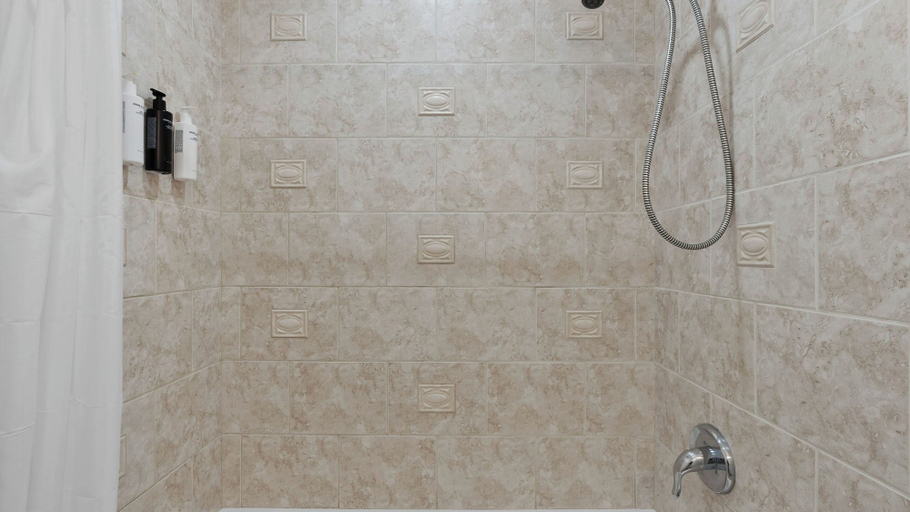 Bathroom 4, Destiny on the Sand by Avantstay Direct Beach Access! Bbq on Large Ocean Facing Patio, Okaloosa