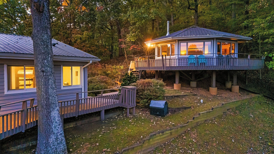 Exterior & Views 2, Cabin in the Sky by Avantstay Deck w/ Views, Buncombe