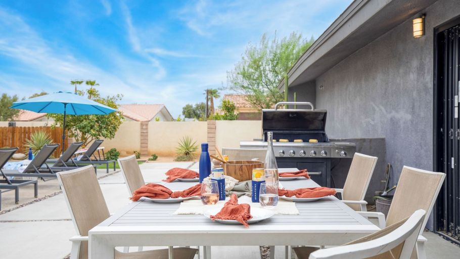 Food & Drinks, Quinta Green by Avantstay Modern Home w/ Pool, Spa & Golf Course!, Riverside