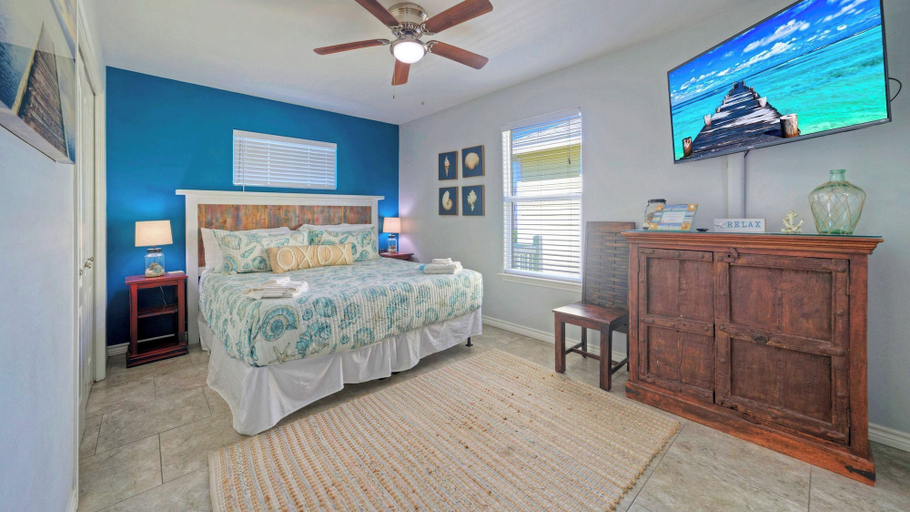 Bedroom 3, Laid Back Lime by AvantStay | Near Beach w/ Pool, Complimentary Pool Warmer, Nueces