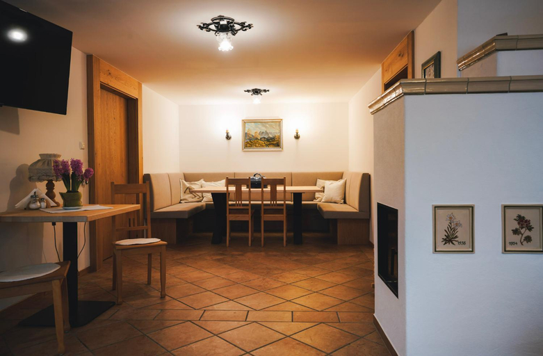 Food & Drinks 4, Gastehaus am Kurparkweg, Fruhstuckspension, Traunstein