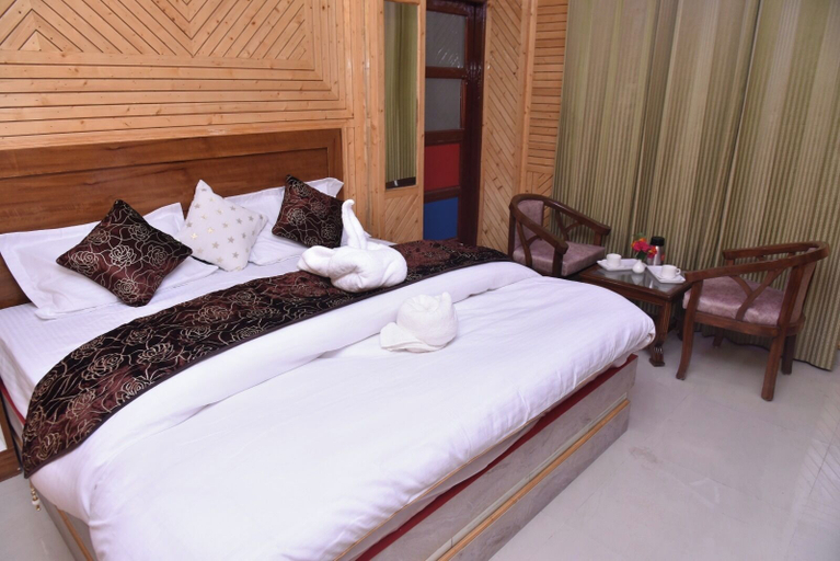 Room 5, Sarahan Holliday Inn, Shimla